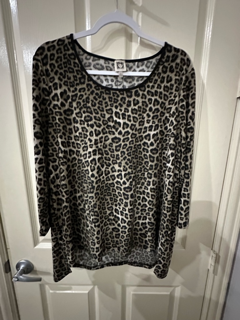 Anne Klein Animal Print Dolman Sleeve Women's Top Taupe/Black Back Button Trim